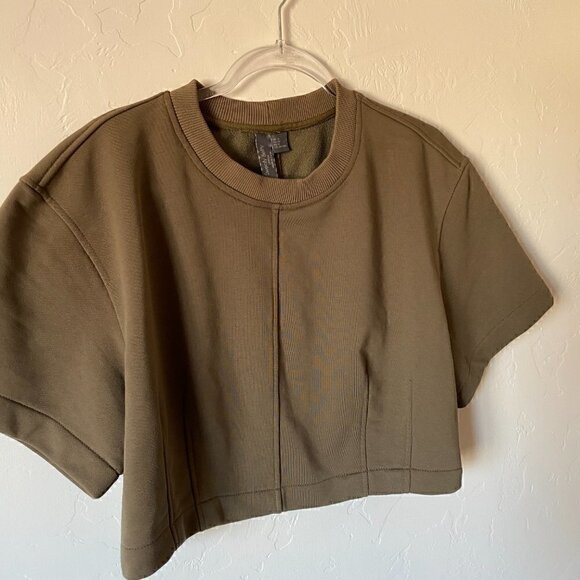 Sweaty Betty Wren Crop Tee in Olivegreen - Picture 3 of 8